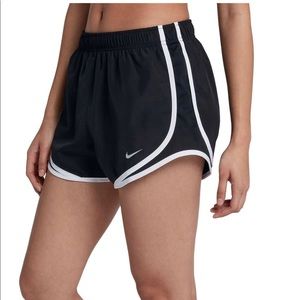 Black and white Nike shorts size small
